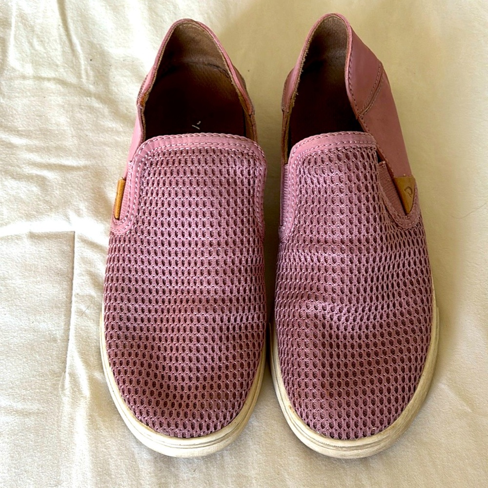 Olukai Pehuea slip on she’s. Sz 6